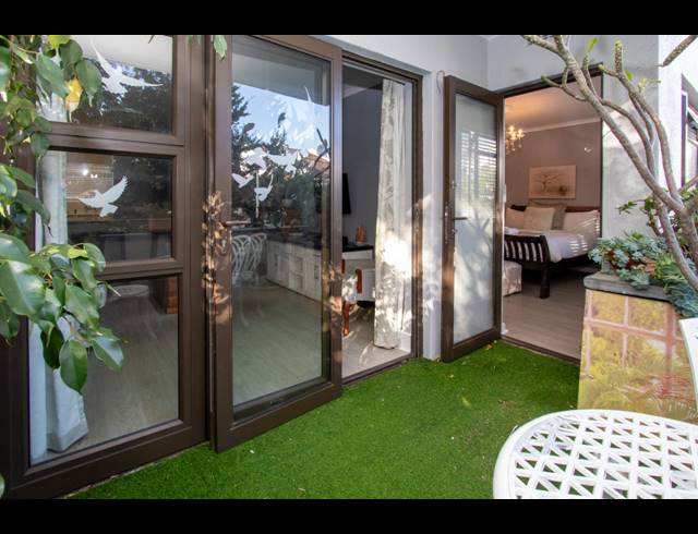 1 BEDROOM APARTMENT TO LET IN THREE ANCHOR BAY
